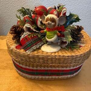 Vintage Hand Woven Wicker Christmas Storage Basket with Lid and Mouse Figurine